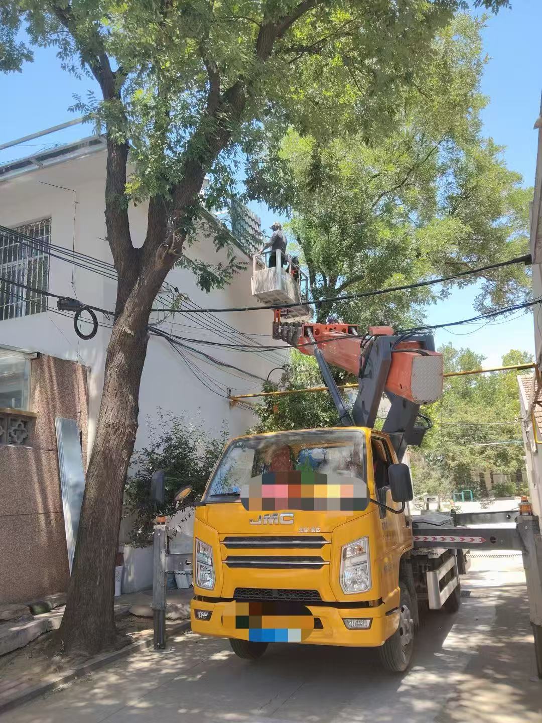 南康区高空作业车能吊装重物吗？最大承载多少公斤？