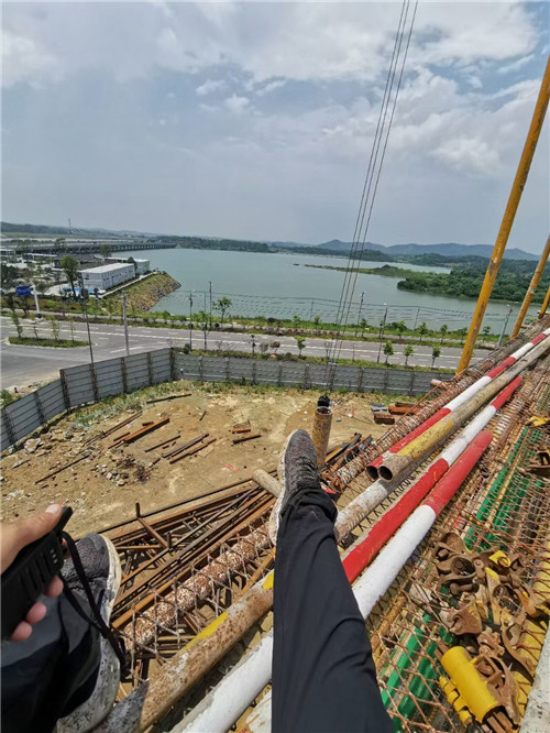 南康区作业中发生设备损坏或人员意外，责任怎么划分？