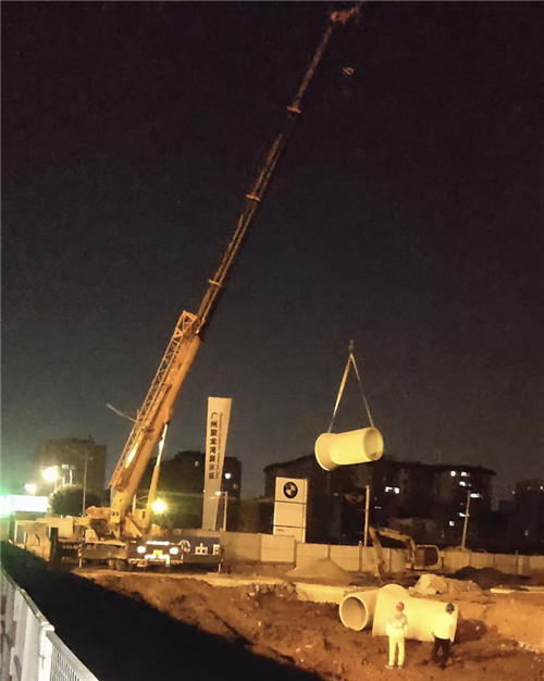 南康区“弯臂矫正”—— 吊车的 “形变补偿” 技术