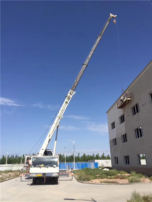 南康区“轻装强干”—— 吊车的 “轻量化臂架” 技术